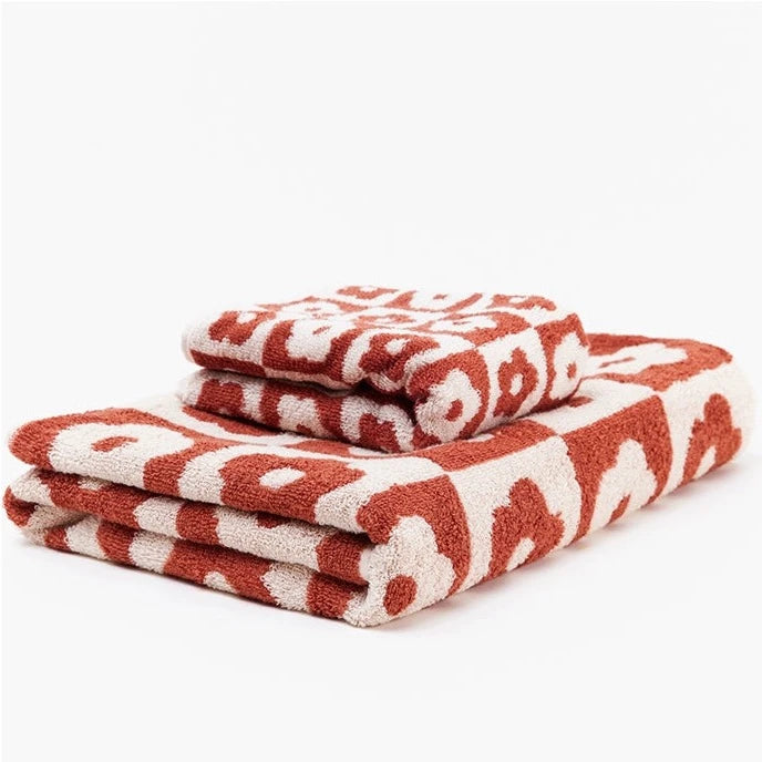 red daisy flower pattern towel set