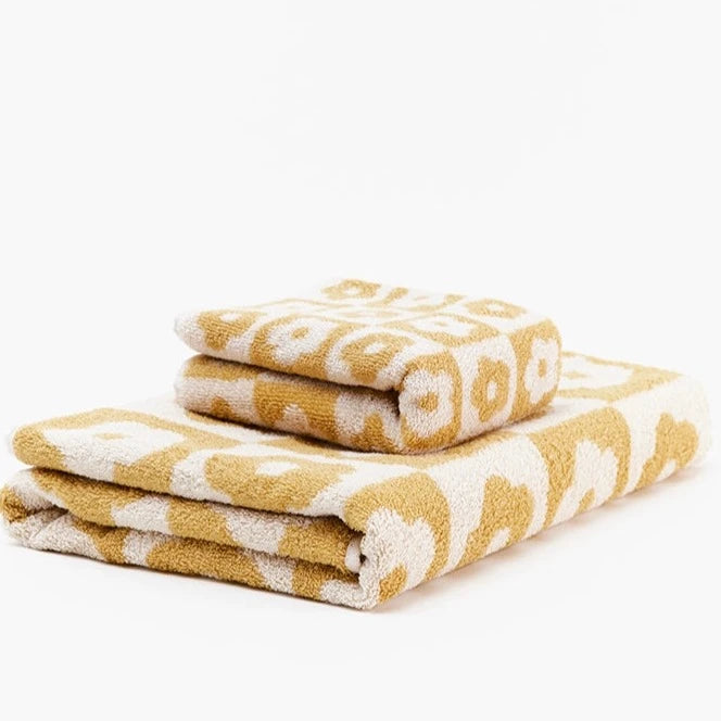 Retro yellow daisy flower pattern towel set