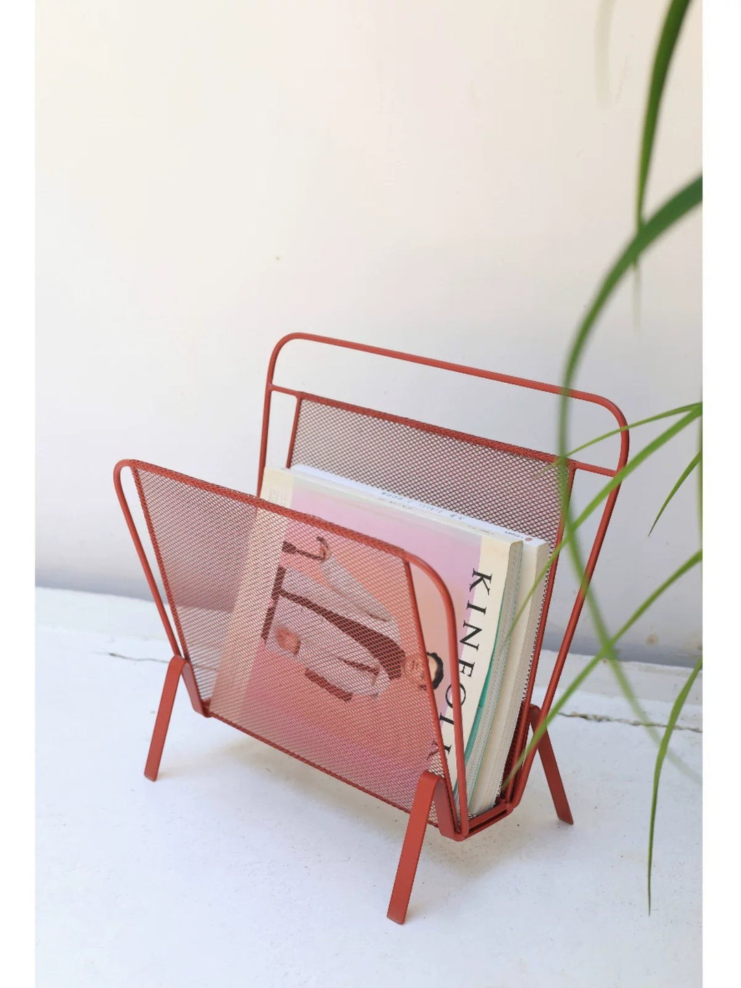 Cosik Home retro red mesh floor magazine rack