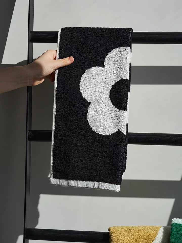 Daisy flower Bath Towel